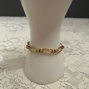 Elegant Gold Tone Bracelet. 7” long with 2” extender.